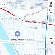 #徐州#,#扫街# 坐车来这边看看 听说此地有于是我下车后好好低绕了几圈 隐约看到隔着纱纸后面坐着一个女人 正对着街上 于是我上前问价 里面有三个小姐 年纪最小